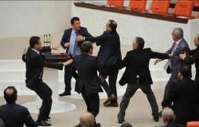بالفيديو؛ البرلمان التركي يتحول لحلبة مصارعة والسبب ..