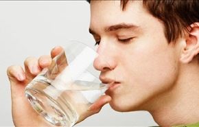 ماذا يحدث لو تناولت الماء على معدة فارغة؟