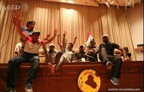 جایگاه هیات رئیسه مجلس عراق؛ زیرپای تظاهرکنندگان +تصاویر