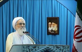 خطيب جمعة طهران: يجب منح اميركا ميدالية لسرقتها ملياري دولار
