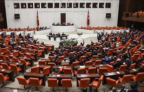 برلمان تركيا يصوت لرفع الحصانة عن 138 نائبا معظمهم معارضة