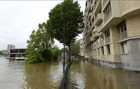 غرق شدن بخش‌هایی از خیابان‌های پاریس! +عکس