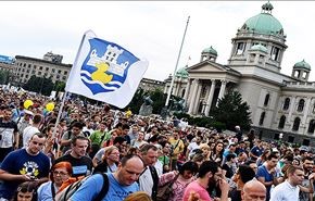 بالصور؛ تظاهرات في بلغراد رفضا لمشروع عقاري اماراتي كبير
