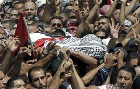 الآلاف يشيعون فتى فلسطينيا قتله جيش الإحتلال