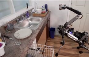 بشرى لربات البيوت.. روبوت آلي يغسل الأواني