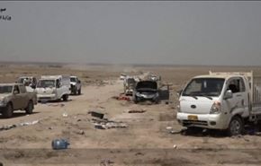 بالفيديو؛ من استهدف رتلا لداعش بصحراء الانبار؟ ومن الكاذب؟