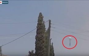 ویدئو: فرود بمب های چتر آویز روسی بر سر جبهة النصره