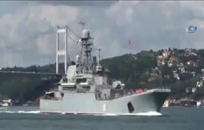 بالفيديو؛ سفينة إنزال حربية روسية تعبر تركيا لتصل سوريا