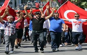 بالفيديو.. الشارع التركي: محاولة الانقلاب حقيقة أم تمثيلية؟!