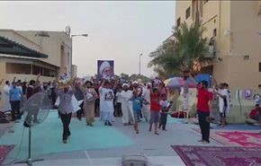 قوات آل خليفة تقتحم ساحة اعتصام الدراز وآلاف البحرينيين يتصدون لها