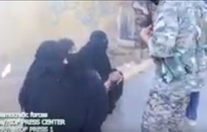 ویدیو: دستگیری عناصر داعش با چادر و روبند!