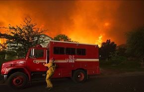 حريق في لوس أنجلوس يشرّد المئات من منازلهم