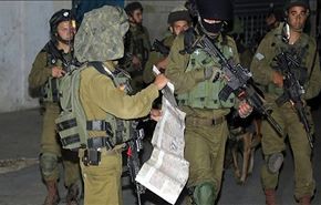 الاحتلال يعتقل 20 فلسطينيا بعد مداهمة منازلهم في الضفة