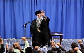 بالصور؛ قائد الثورة الاسلامية يستقبل حشدا من مختلف شرائح الشعب