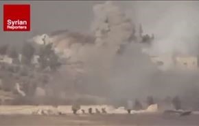 فيديو؛ لحظة تدمير الجيش السوري لدبابات فيلق الشام بحلب