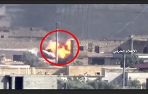 شاهد.. صاروخ للجيش السوري يدمر دبابة للمسلحين في حلب