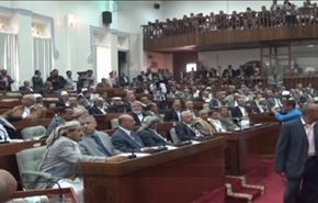 البرلمان يعقد أولى جلساته في صنعاء رغم غارات العدوان