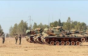 تركيا تدفع بمزيد من الدبابات إلى سوريا وتقصف مواقع للأكراد