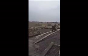 بالفيديو.. العناية الإلهية تنقذ عامل بناء من سقوط مروع