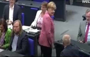 شاهد... رئيس البرلمان الألماني يطرد ميركل من الجلسة!