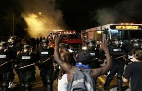 إصابة العشرات من شرطة نورث كارولاينا خلال التصدي لاحتجاجات