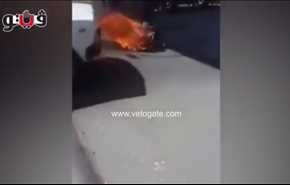 بالفيديو.. مصري يحرق نفسه بسبب الغلاء