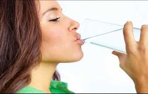 كيف يتسبب تناول 8 أكواب من الماء يومياً بمقتلك؟