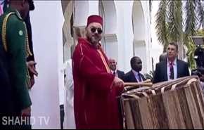 طبل زدن پادشاه مغرب در تانزانیا +ویدیو