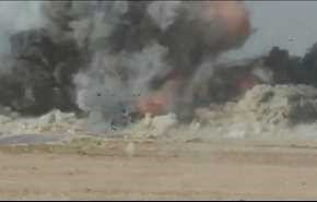 شاهد.. لحظة تفجير شاحنة لانتحاري شمال سوريا