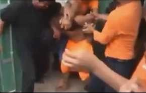 مجازات عامل تجاوز و قتل دختر 4 ساله به دست مردم (فیلم و عکس)