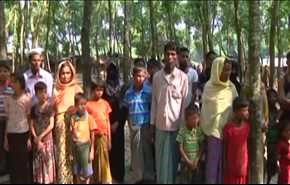 مئات من الروهينغا المسلمين يفرون لبنغلادش هربا من العنف