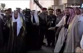 بالفيديو.. للمرة الثانية.. سلمان يرقص «العرضة» في الكويت