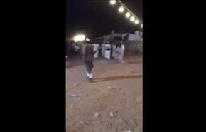 فيديو مروع لمشاجرة بالعصا بحفل زفاف خليجي!