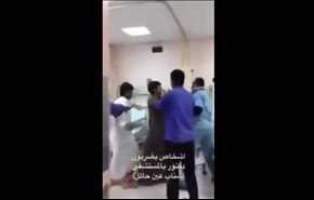 شاهد الاعتداء على طبيب بالحذاء داخل مستشفى بالسعودية
