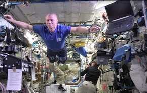 اجرای جالب چالش مانکن در بی‌وزنی فضا! (ویدیو)