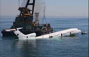 في بلغاريا قاموا بإلقاء هيكل طائرة ركاب قديمة في البحر الأسود