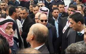 أردني توفي وهو يحاول حمل جثمان والدة رئيس حكومة بلاده!