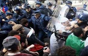 تجدد الاحتجاجات بالجزائر والحكومة تتوعد المتظاهرين
