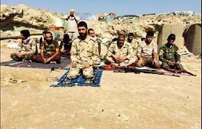 بالصور ...محافظة القوات العراقية على صلاة الجماعة في جبهات القتال