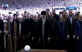 تصاویر نماز مقام معظم رهبری بر پیکر آیت الله رفسنجانی