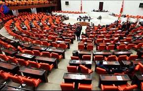 بالفيديو.. عراك وتبادل لكمات في البرلمان التركي على خلفية تعديل الدستور