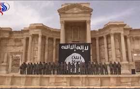 بالصورة: داعش تدمر واجهة المسرح الروماني والتترابليون