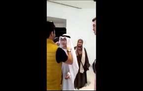 بالفيديو... هذا ما حدث عندما ارتدى ياباني الزي الخليجي