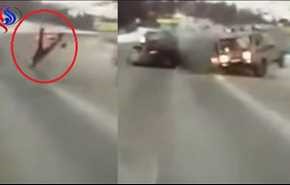 فيديو لامرأة حامل طارت من سيارة بعد اصطدامٍ مرعب.. لن تتوقعوا مصيرها!!