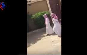 بالفيديو.. سعوديات يتجوّلن بزي الرجال في شوارع الرياض!!