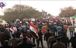 بالفيديو.. آلاف العراقيين يتظاهرون في البصرة احتجاجاً على مرسوم ترامب