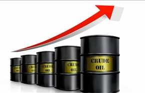 النفط يقفز 2% مع خفض إنتاج أوبك وتراجع الدولار