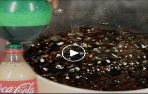 فيديو صادم.. هذا ما يحدث عند وضع اللبن في الكوكاكولا!