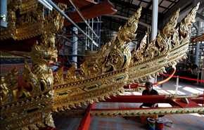 شاهد: عربة مذهبة لنقل ملك تايلاند 