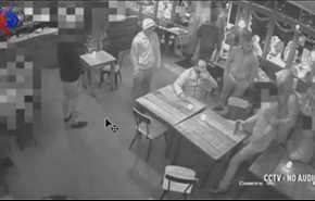 بالفيديو... لقطات مروعة لاختطاف شاب من مقهى مزدحم